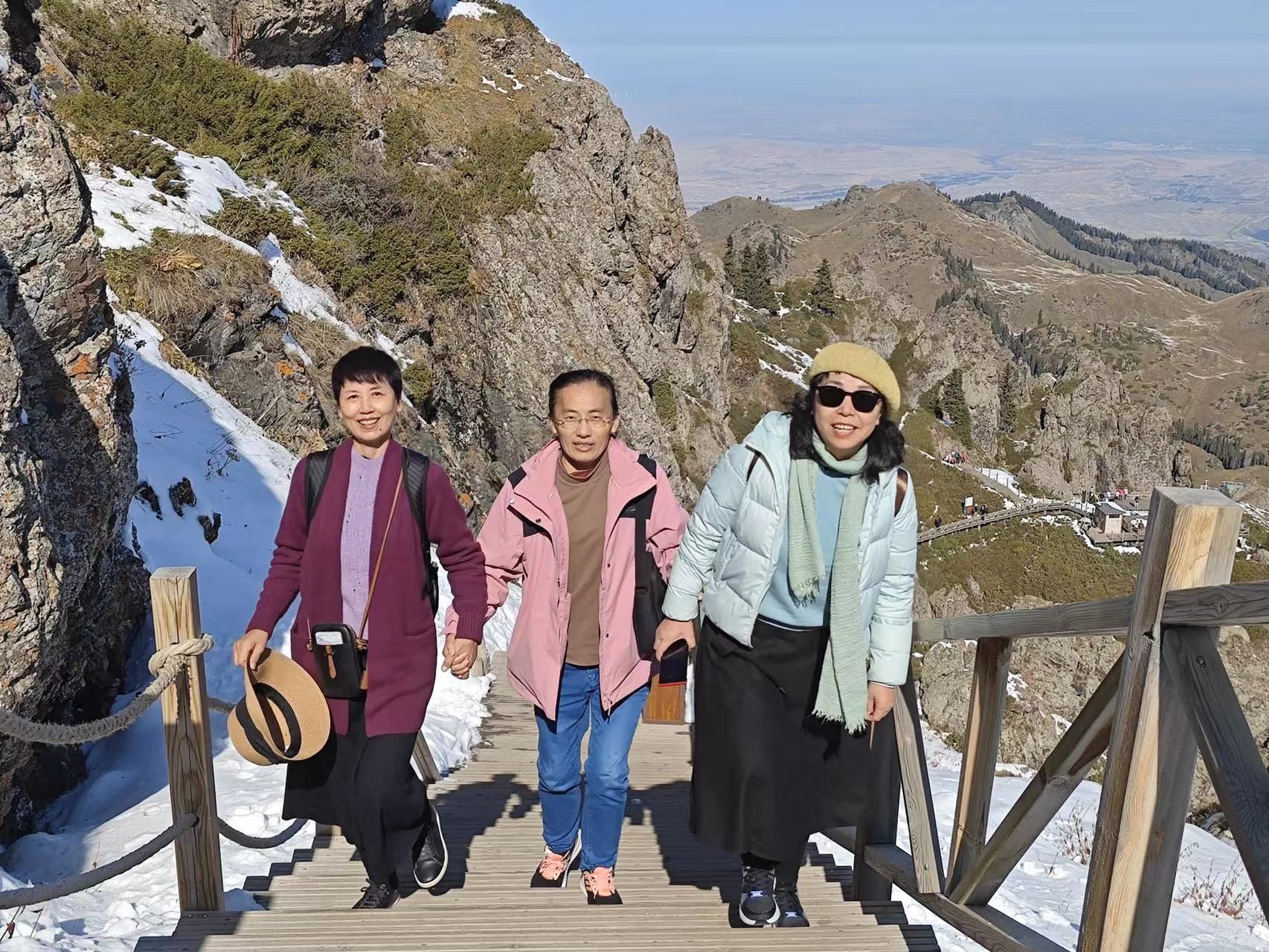 点击查看详细信息　标题：济宁青年旅行社游客在新疆，导游随拍　 阅读次数：108